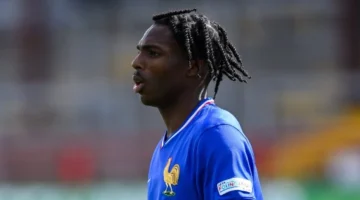 صفقة دفاعية مغادرة.. ليفربول يُنهي اتفاق ضم جيريمي جاكيه من رين الفرنسي